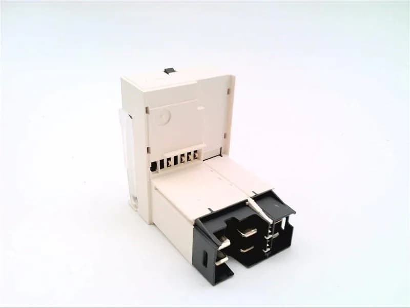 Schneider Electric LUCA18FU (image 2)