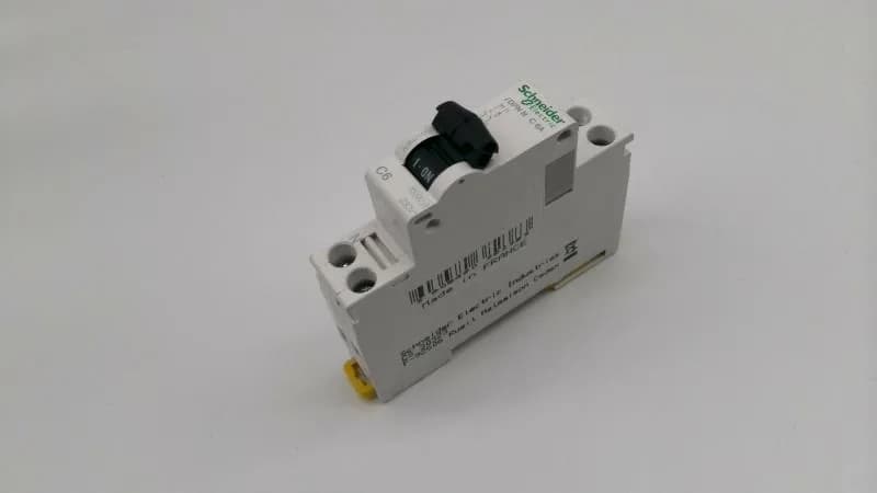 Schneider Electric A9N21555 (image 2)