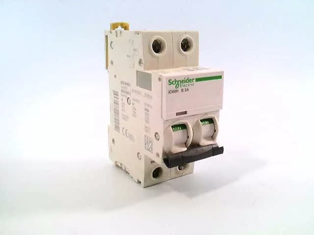 Schneider Electric A9F83202 (image 3)