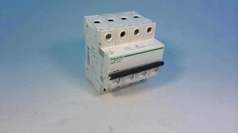 Schneider Electric A9F83402 (image 2)
