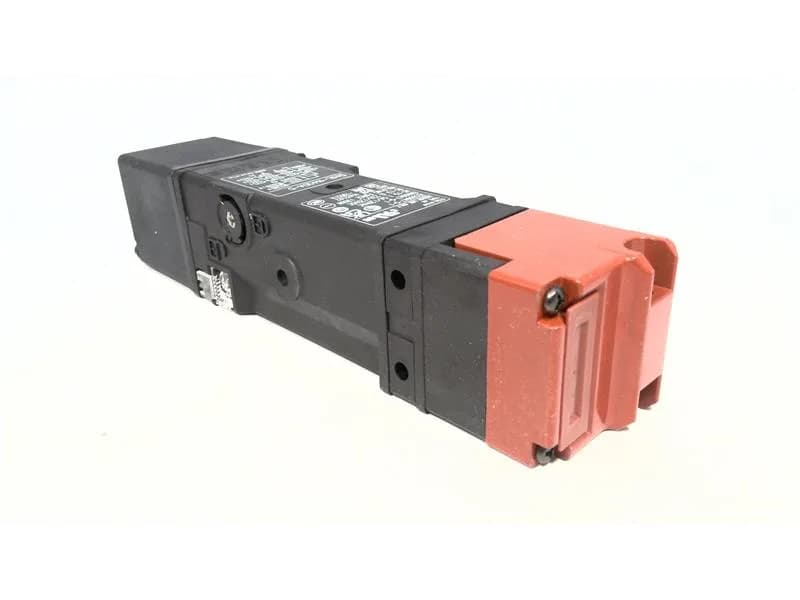 Omron D4SL-N4QDA-D — Limit Switches (image 4)