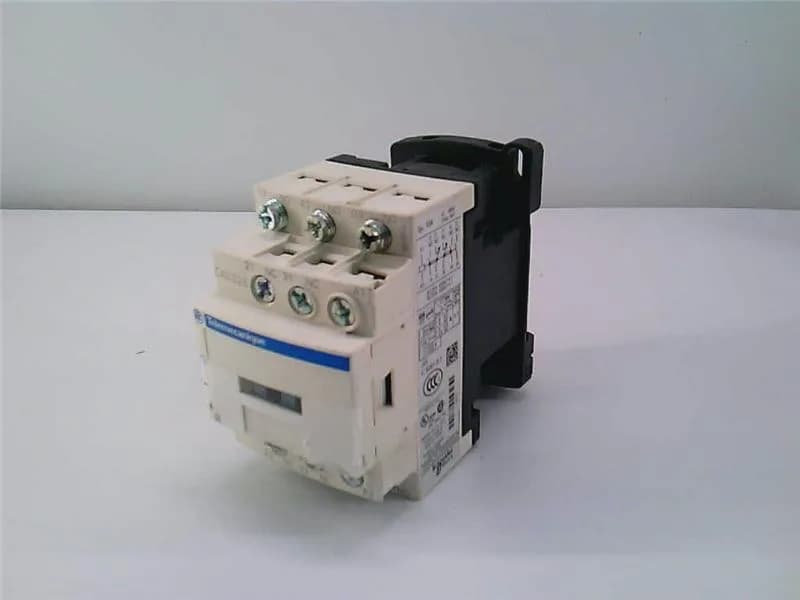 Schneider Electric CAD326E7 (image 2)