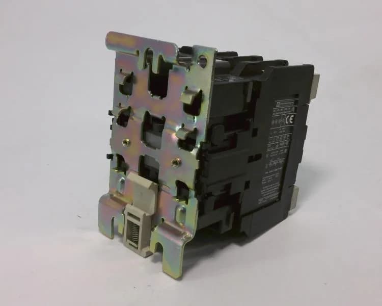 Schneider Electric LC1D40004U7 (image 3)