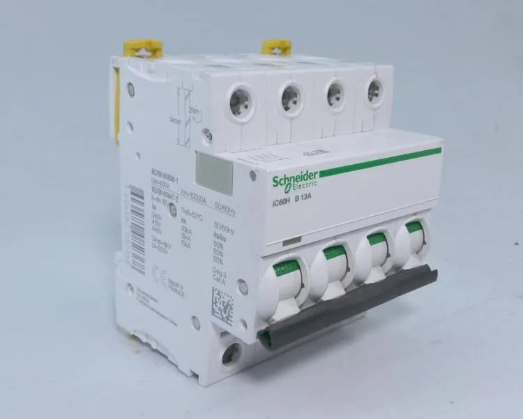 Schneider Electric A9F83413